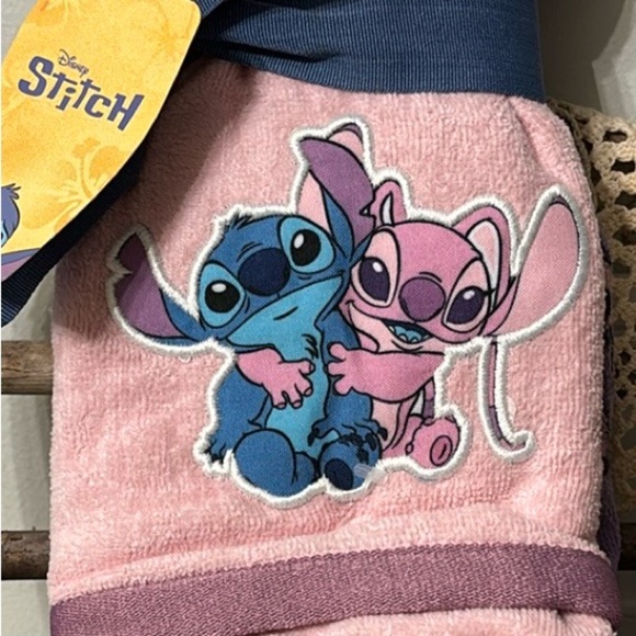 Disney Angel and Stitch Set of 2 HAND TOWELS NWT - Picture 5 of 5